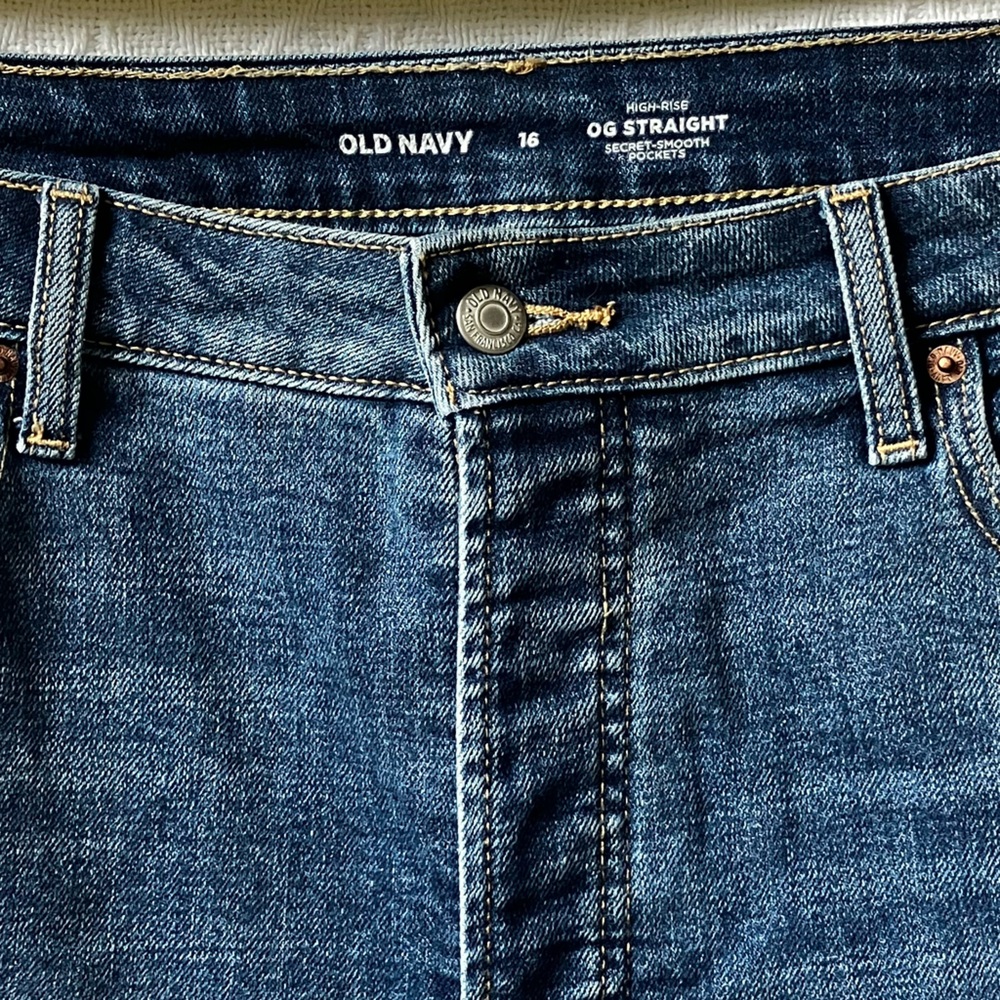 Old Navy O.G. Straight High Rise Denim Shorts w/ Secret Smooth Pockets - Size 16